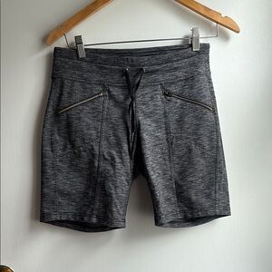 Athleta Heathered Gray Athletic Shorts with Elastic Drawstring Waist 4 Pockets